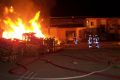 Mehrere Meter hoch schlugen die Flammen und machten die Nacht zum Tag.brFoto: Feuerwehr Halberstadt