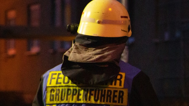B2 – Heckenbrand am Gebäude – Akazienweg