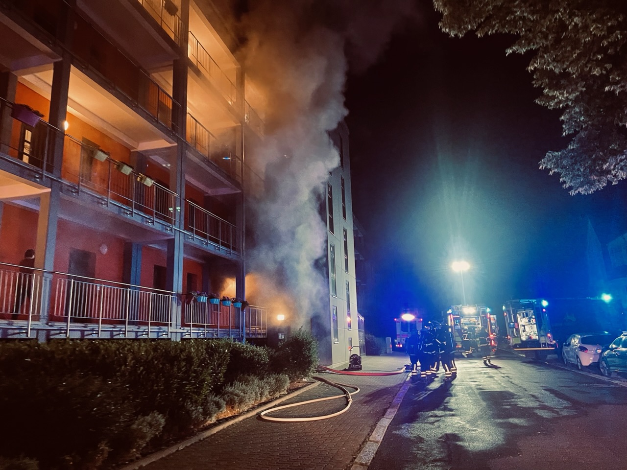 B2 – Wohnungsbrand – 33 Personen evakuiert – Minna-Bollmann-Straße